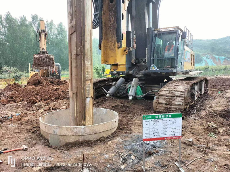 首樁開(kāi)鉆_副本 首樁開(kāi)鉆_副本