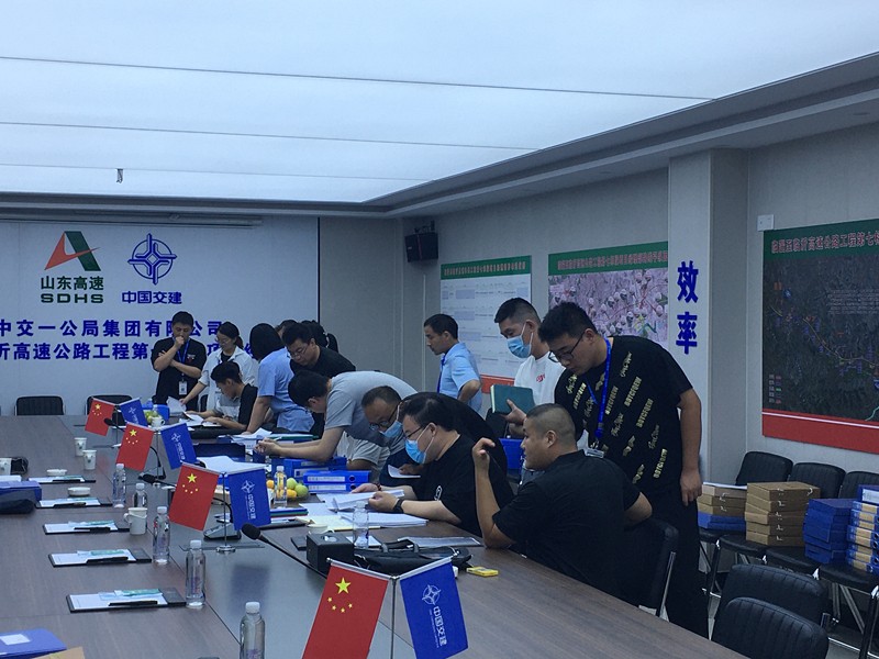 臨臨高速項(xiàng)目辦、總監(jiān)辦對(duì)“勇當(dāng)比”勞動(dòng)競(jìng)賽開展季度績(jī)效評(píng)估