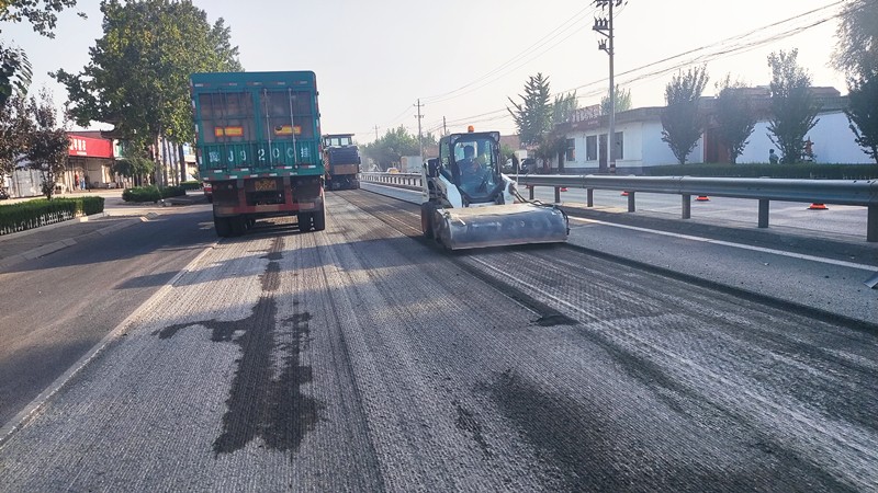 銑刨后對路面進行清掃_副本
