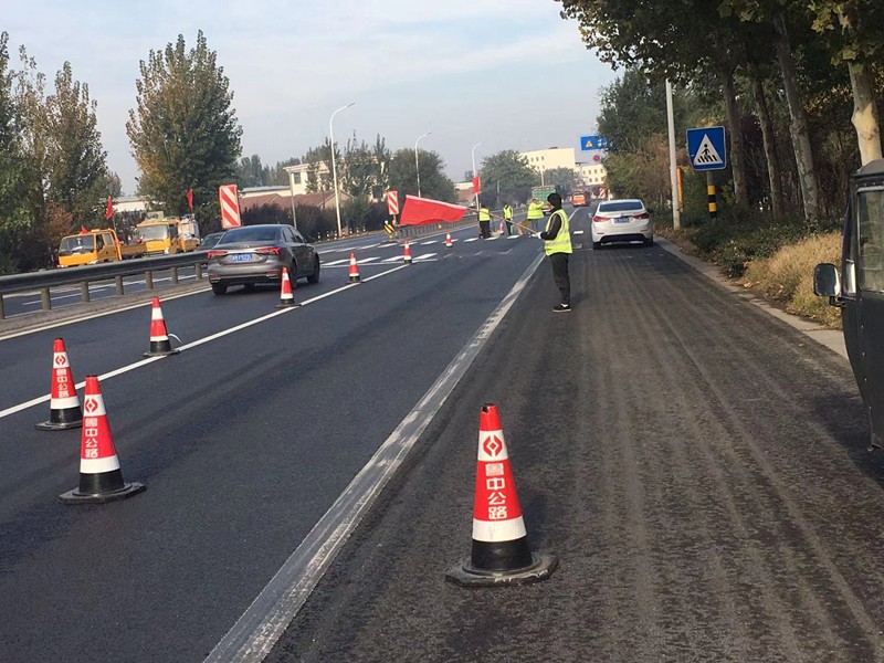 公司“快、硬、穩(wěn)”多點(diǎn)發(fā)力抓實(shí)安全責(zé)任，護(hù)航高淄路圓滿收官