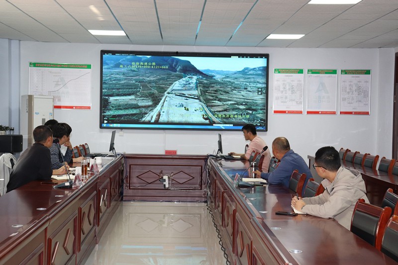 臨臨高速總監(jiān)辦、駐地辦蒞臨臨臨六標開展施工進度調度會0_副本