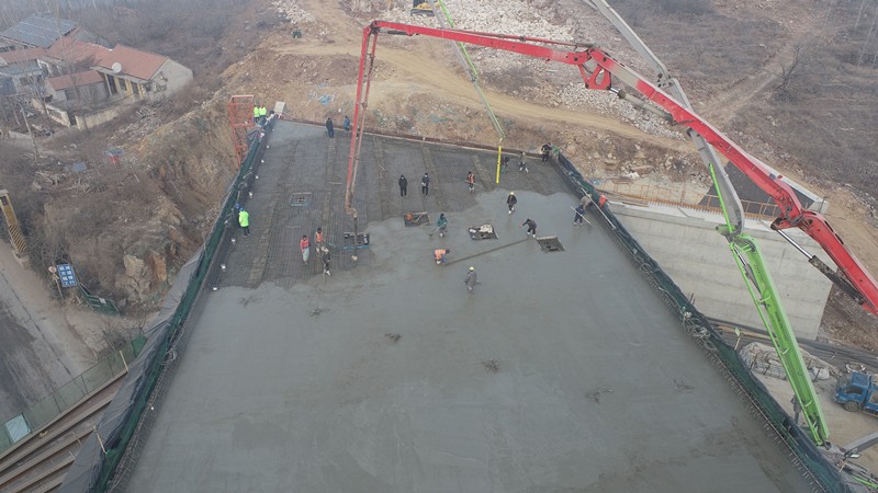 石溝大橋現(xiàn)澆箱梁現(xiàn)場(chǎng)澆筑收尾_副本 石溝大橋現(xiàn)澆箱梁現(xiàn)場(chǎng)澆筑收尾_副本