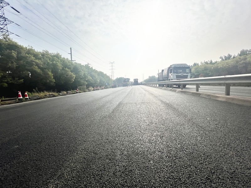 G309中修項目用奮斗獻禮國慶