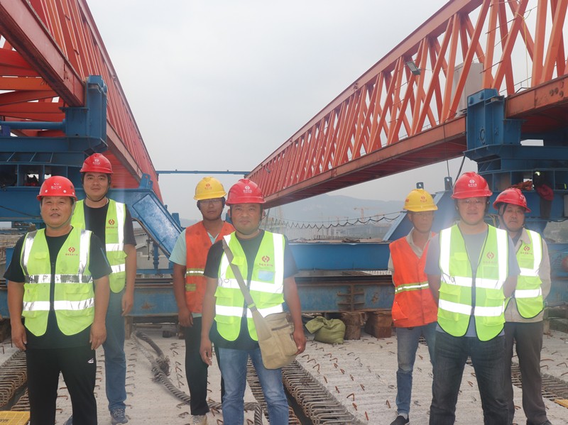 1、晉學(xué)強瓦日鐵路公鐵立交梁板運輸、架設(shè)團隊_副本