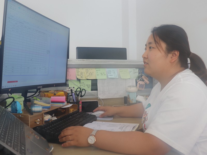 3、計合部襲坤正在做路床處理計算書為19期計量做準(zhǔn)備_副本