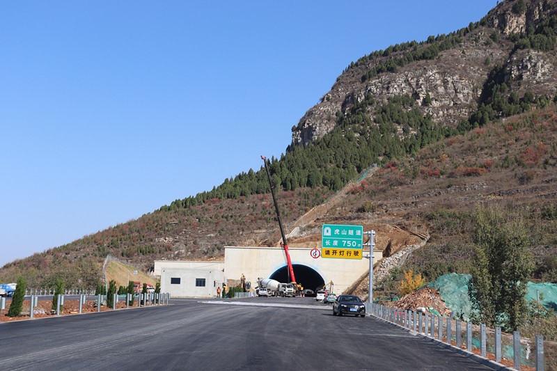 臨臨高速六標安全及環(huán)保設施展開全面施工