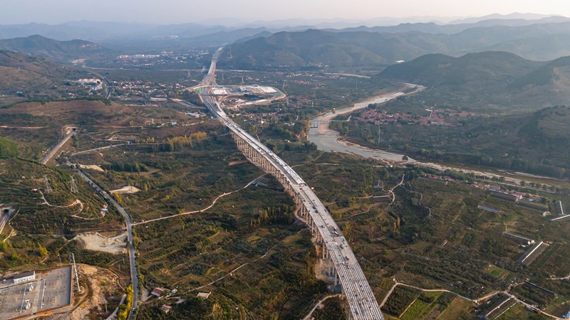 臨臨高速六標獲評2022年度平安工地建設 省級典型工地并獲業(yè)主10萬元獎勵