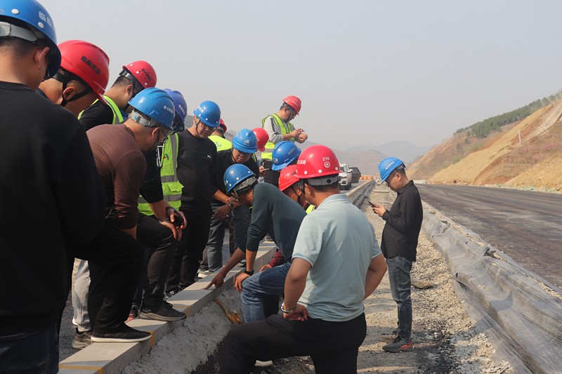 臨臨高速總監(jiān)辦組織質(zhì)量安全標(biāo)桿現(xiàn)場交流會