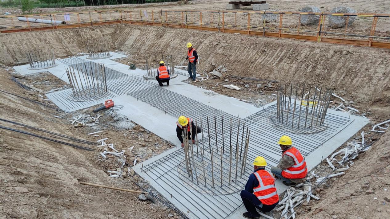 腳下有泥，心中有光