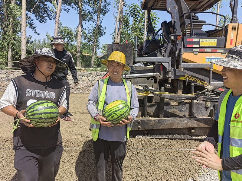 路源新材料開展防暑降溫送清涼活動(dòng)