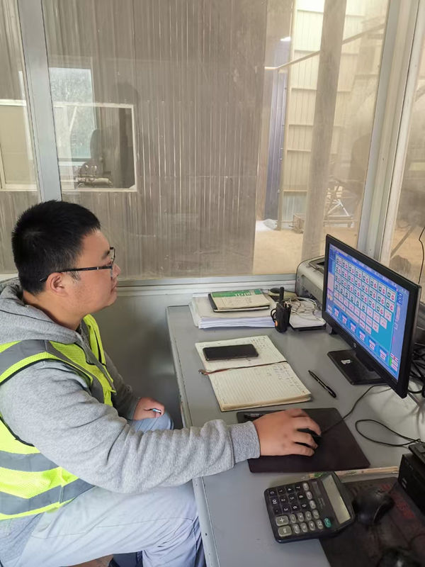 堅(jiān)守，中秋節(jié)我在崗 