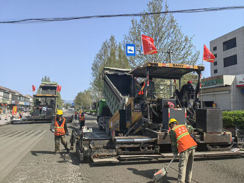 電視臺對S510泉王線路面改造提升項(xiàng)目進(jìn)行專題采訪