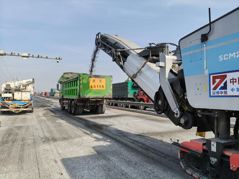 戰(zhàn)高溫保進(jìn)度，S102 項(xiàng)目建設(shè)者用汗水跑出加速度