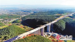 云南首條雙向8車道高速公路貫通