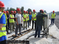 公司組織安全生產(chǎn)現(xiàn)場觀摩會(huì)