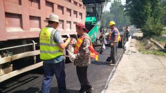 養(yǎng)護(hù)分公司積極開(kāi)展夏日“送清涼、促安全、保健康”活動(dòng)