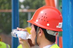 夏至：魯中公路致敬高溫下的勞動(dòng)者