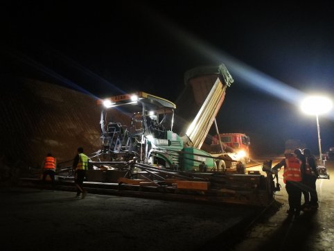 利用良好天氣，爭(zhēng)分奪秒搶進(jìn)度