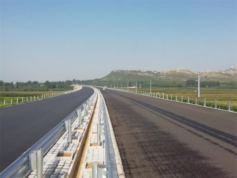 風雨中我們負重前行