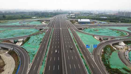雙魯立交主路、輔路、匝道全面通車(chē)