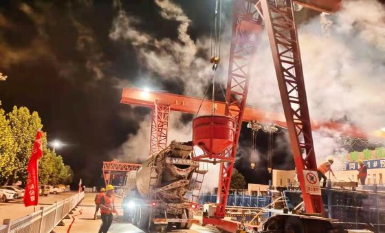 【抓作風(fēng) 創(chuàng)效益】文昌湖預(yù)制場(chǎng)首片箱梁預(yù)制成功