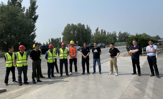 【抓作風(fēng) 創(chuàng)效益】公司在文昌湖梁場(chǎng)、G205沿線施工現(xiàn)場(chǎng)組織召開現(xiàn)場(chǎng)會(huì)