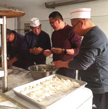 第三工程公司組織冬至包水餃活動(dòng)