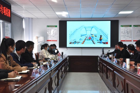 公司組織新聞、寫作、攝影專項培訓