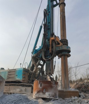 【臨臨風(fēng)采】臨臨高速石溝大橋樁基順利開(kāi)鉆